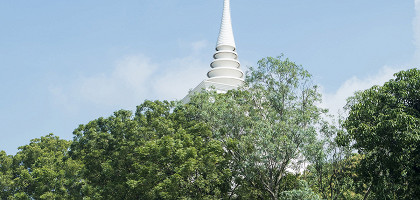 Вид на шпиль храма Бодхия, Калутара