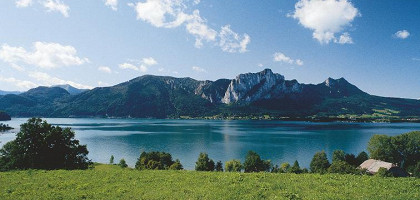Вид на озеро Монд-Зее с гор Drachenwand, Зальцкаммергут, Зальцбург, Австрия