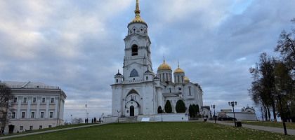 Успенский собор во Владимире, осень