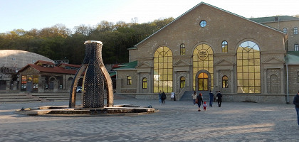 Фонтан «Бутылка» на Площади Александра II и Исторический комплекс Русского винного дома «Абрау-Дюрсо»