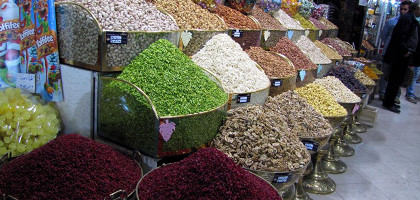 Свежие продукты на базаре в Тегеране
