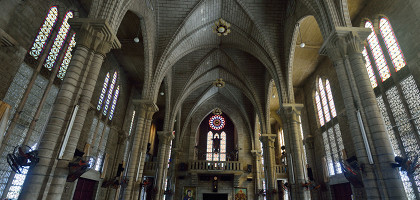 Кафедральный собор Нячанга, интерьер