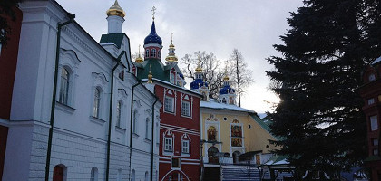 Площадь Свято-Успенского Псково-Печерского монастыря, Печоры