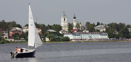 Никольский собор в Мышкине, вид с Волги
