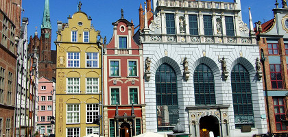 Двор Артуса в Гданьске, северная часть Рыночной площади