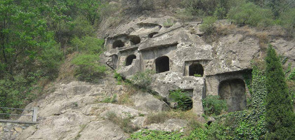 Каменистые храмы-гроты Лунмэнь, Лоян, Китай