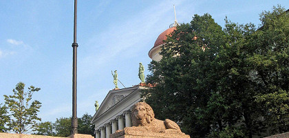 Пушкинский Дом в Санкт-Петербурге, набережная