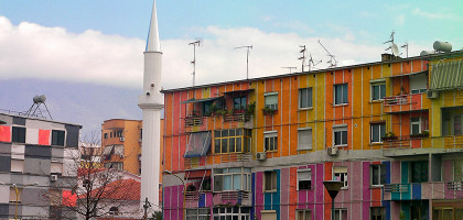 Разукрашенные дома, Тирана