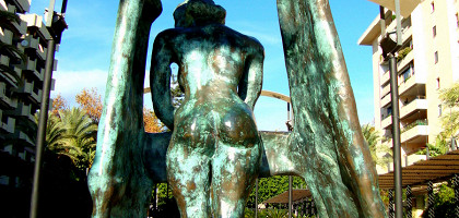Скульпутра Сальвадора Дали в Марбелье