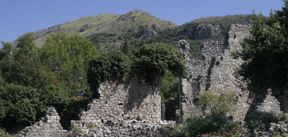 Стены крепости Старый Бар