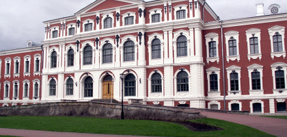 Митавский дворец, парадный вход