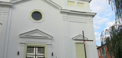 Костел Воздвижения Святого Креста, вход