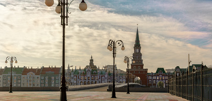 Набережная Брюгге в Йошкар-Оле, Театральный мост