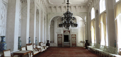Внутри мечети в Санкт-Петербурге