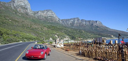 Дорога недалеко от пляжа Camps Bay, Кейптаун