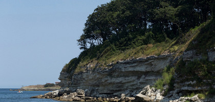 Китен, Болгария, побережье Черного моря, сложенное осадочными породами