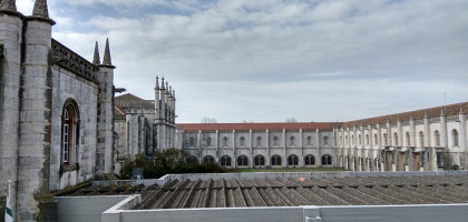 Внутренний двор и крыши монастыря Жеронимуш, Лиссабон