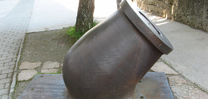 Памятник пушке на улице Зальцбург, Австрия