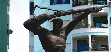 Памятник албанским героям, Дуррес