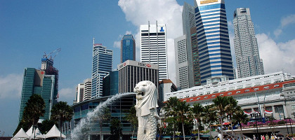 Парк Мерлиона на фоне Центрального делового района, Сингапур