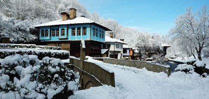 Зимний день в городке Габрово, Болгария