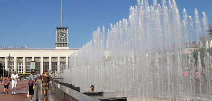Фонтаны у Финляндского вокзала, площадь Ленина в Санкт-Петербурге