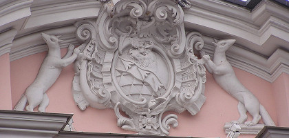 Герб Строгановых на Строгановском дворце
