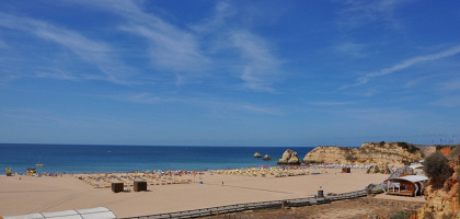 Панорамный вид пляжа Портимау