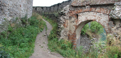 Замок Дева, ворота