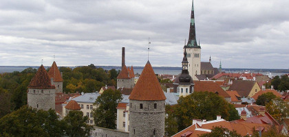 Вид на Таллин и церковь Олевисте