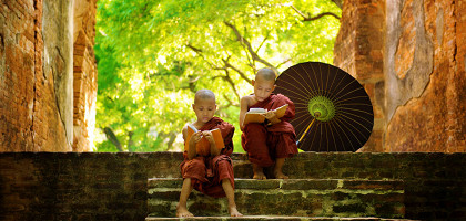 Молодые монахи в Мьянме