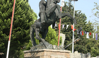 Памятник Ататюрку в Белеке