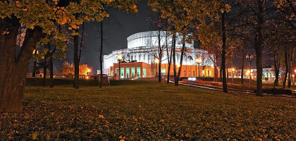 Большой театр в Минске в ночном освещении