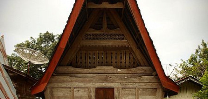 Традиционный батакский дом в деревне Амбарита, Суматра