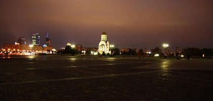 Поклонная гора ночью, Москва
