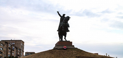 Памятник Оке Городовикову