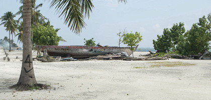 Лодка на пляже, Мальдивские острова