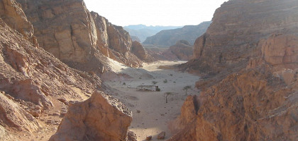 Цветной каньон около города Нувейба, Египет