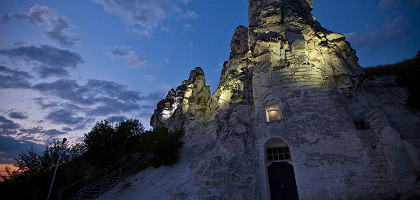 Церковь пещерная Сицилийской иконы Божией Матери в Дивногорье, вечер