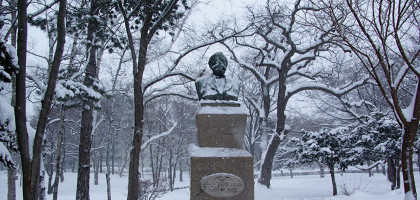 Памятник в университете в Хоккайдо