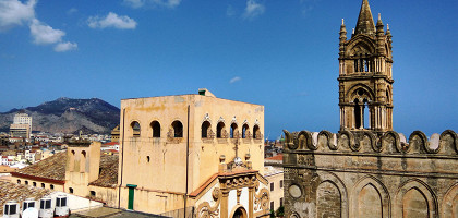 Вид на колокольню Кафедрального собора Палермо