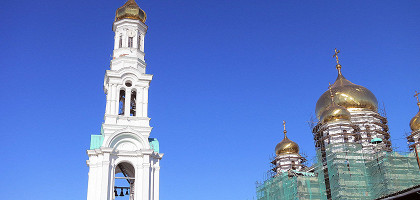 Вид на колокольню собора Рождества Пресвятой Богородицы