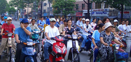 Скутеры и мотики-самые популярные виды транспорта в Хошимне