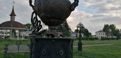 Памятник самовару в Елабуге, Россия
