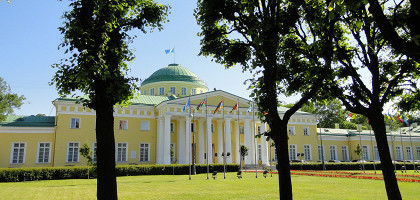 Территория перед Таврическим дворцом, Санкт-Петербург
