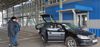 Досмотр автомобиля на границы с Абхазией