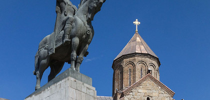 Метехи, статуя царя Вахтанга Горгасали