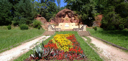Красные камни