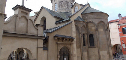 Армянский кафедральный собор Львова, вход