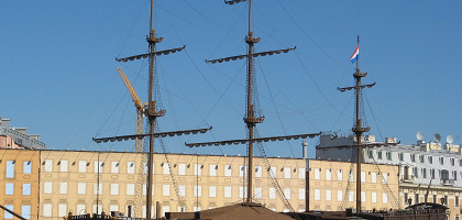 Корабль-ресторан на Петровской набережной